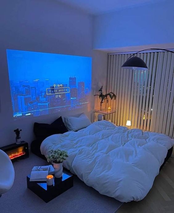 Pocket Cine - Ultra HD 4K Mini Projector - Shining Room