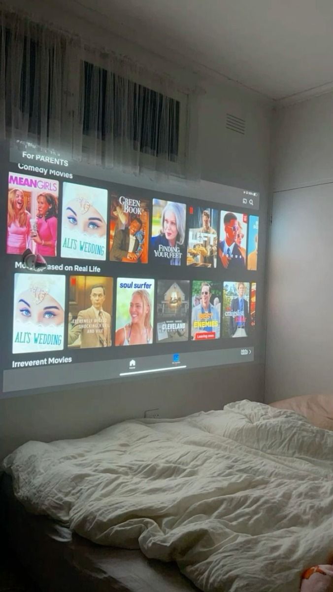 Pocket Cine - Ultra HD 4K Mini Projector - Shining Room