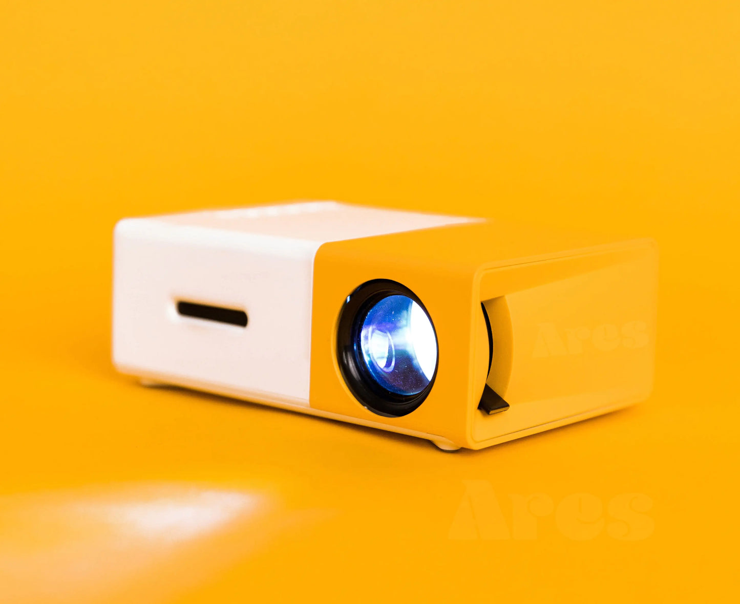 Pocket Cine - Ultra HD Mini Projector